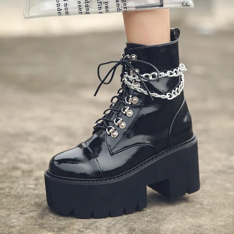 Обувь goth punk. Ботильоны доктор мартинс женские. Чёрные ботинки на платформе женские. Ботинки primark женские на шнуровке черные. Ботинки на платформе.
