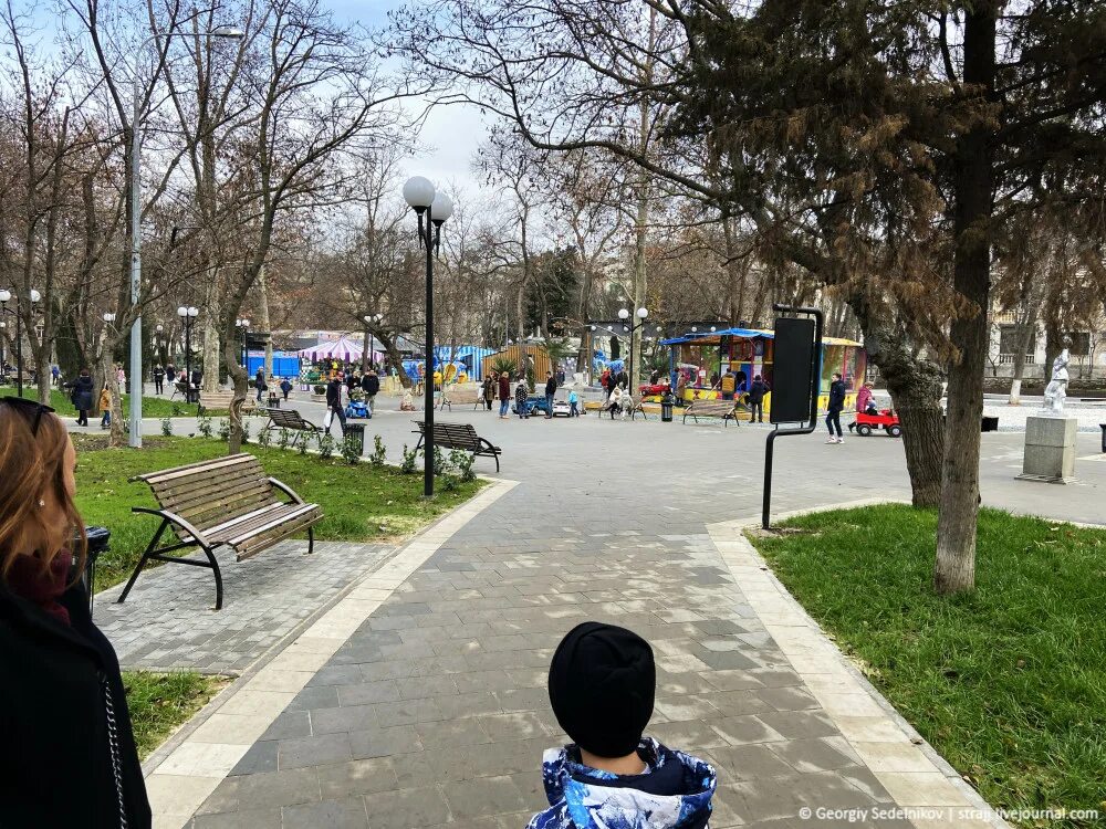 Комсомольский парк Севастополь. Комсомольский парк Феодосия. Сквер комсомольцев Севастополь. Троицкий парк Севастополь.