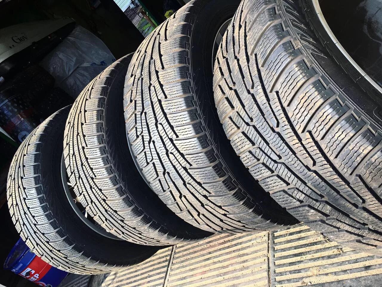 Купить шины 275 45 21. 275/45 R20. Резина липучка Vredestein 275/45. Резина липучка Vredestein r20 275/45. Yokohama липучка 275 40 r20 2014.