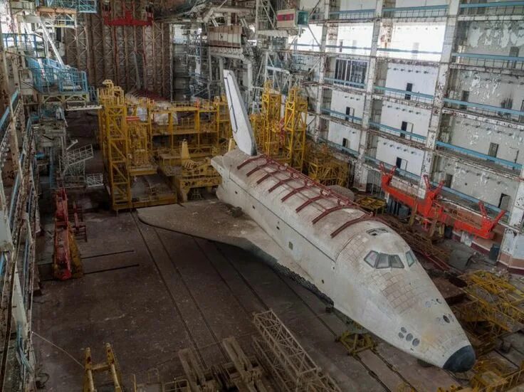 Космодром байконур буран. Буран построят. Байконур челнок буран. Буран построят. Буран космический корабль байконур.