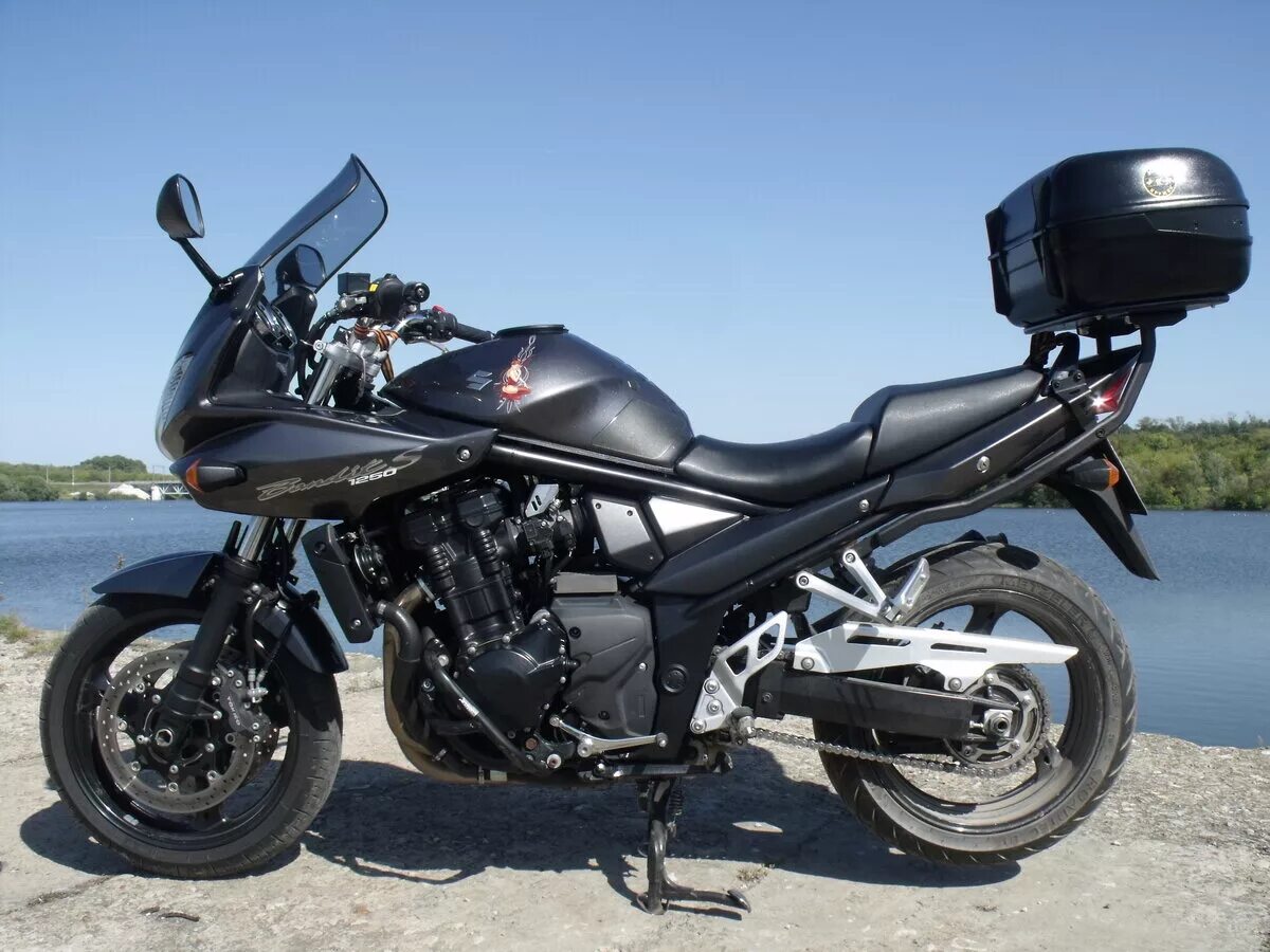 Купить сузуки 1250. Suzuki Bandit 1250. Сузуки бандит GSF 1250. Сузуки бандит 1250 2011. Suzuki GSF Bandit 1250 2011.