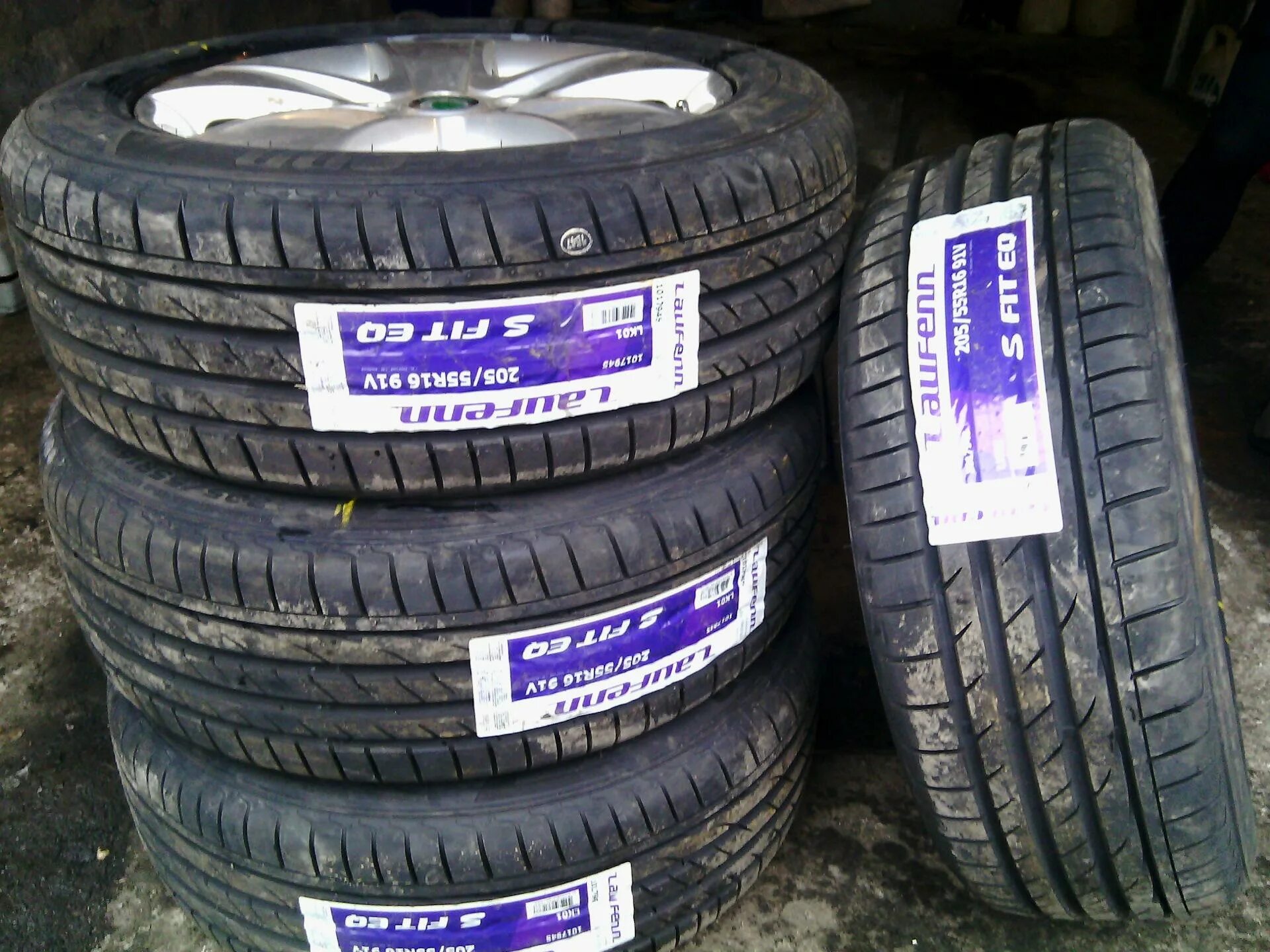 Летние шины страна производитель. Laufenn s-Fit EQ lk01. Laufen 205/55 r16 лето. Laufenn s Fit EQ 205/55 r16. Резина Лауфэн 205 55 16.