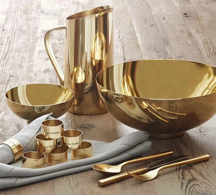 Золотистая посуда. Кухонная утварь золото. Кухонная утварь в золотом цвете. Посуда из золота.