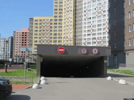 Заезд на подземную парковку