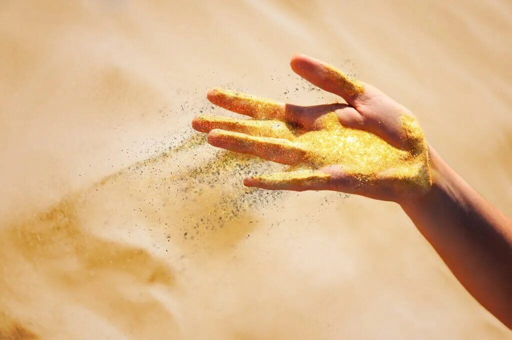 Сыплется. Песок сыпется. Картинки которые посыпаются песком. Красивые картинки песок сыпется. Песок сыпется на плечи арт.
