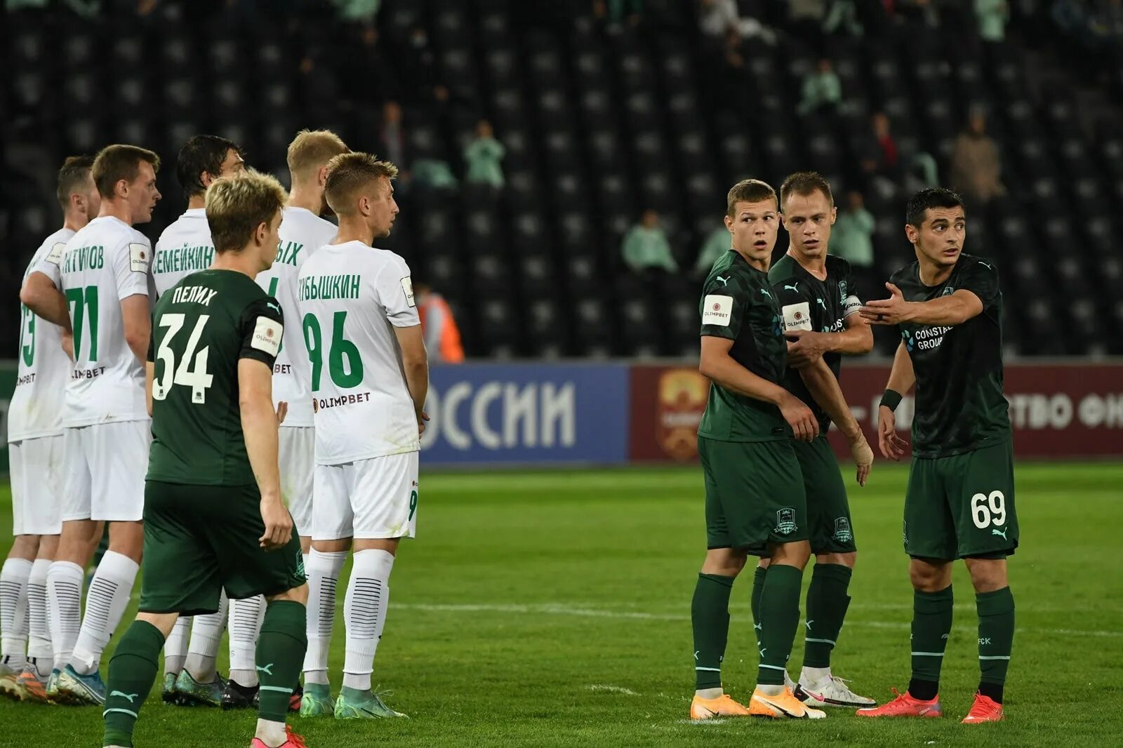 Голышев томь. Томь матч фото. Михаил жабкин волгарь 2016. Матч спартак томь 2007. Томь.