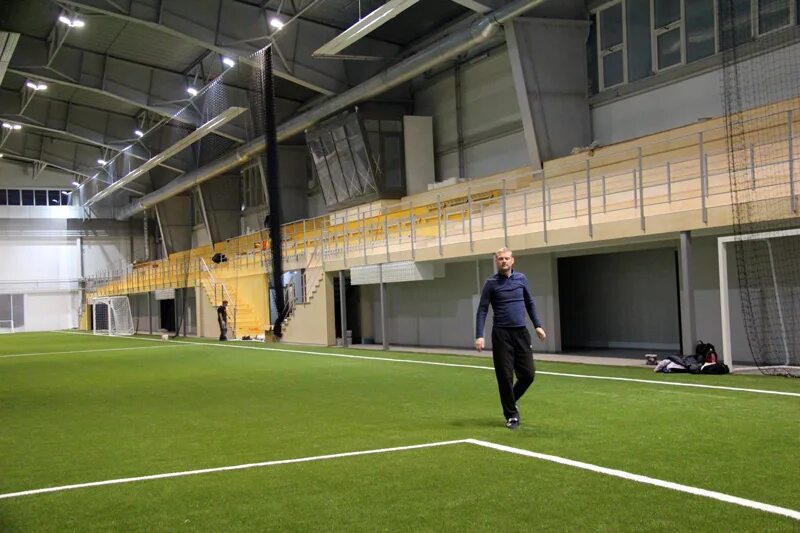 Манеж темп. Футбольный манеж столица. Темп арена барнаул. Футбольный манеж когалым крокус. Манеж темп барнаул.