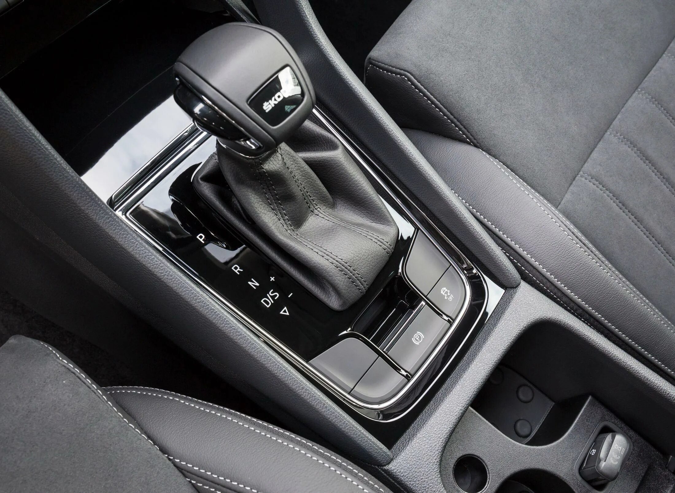 Шкода автоматическая коробка передач. Skoda octavia dsg 2025 коробка передач. шкода карок автомат. кодиак дсг. ручка dsg skoda kodiaq.