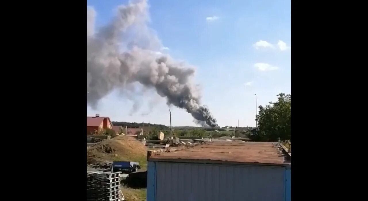 Что щас происходит в белгороде. Загорелся склад в белгороде. белгород горит энергоструктура. пожар прометей чебоксары. индустриальный парк ока пожар.