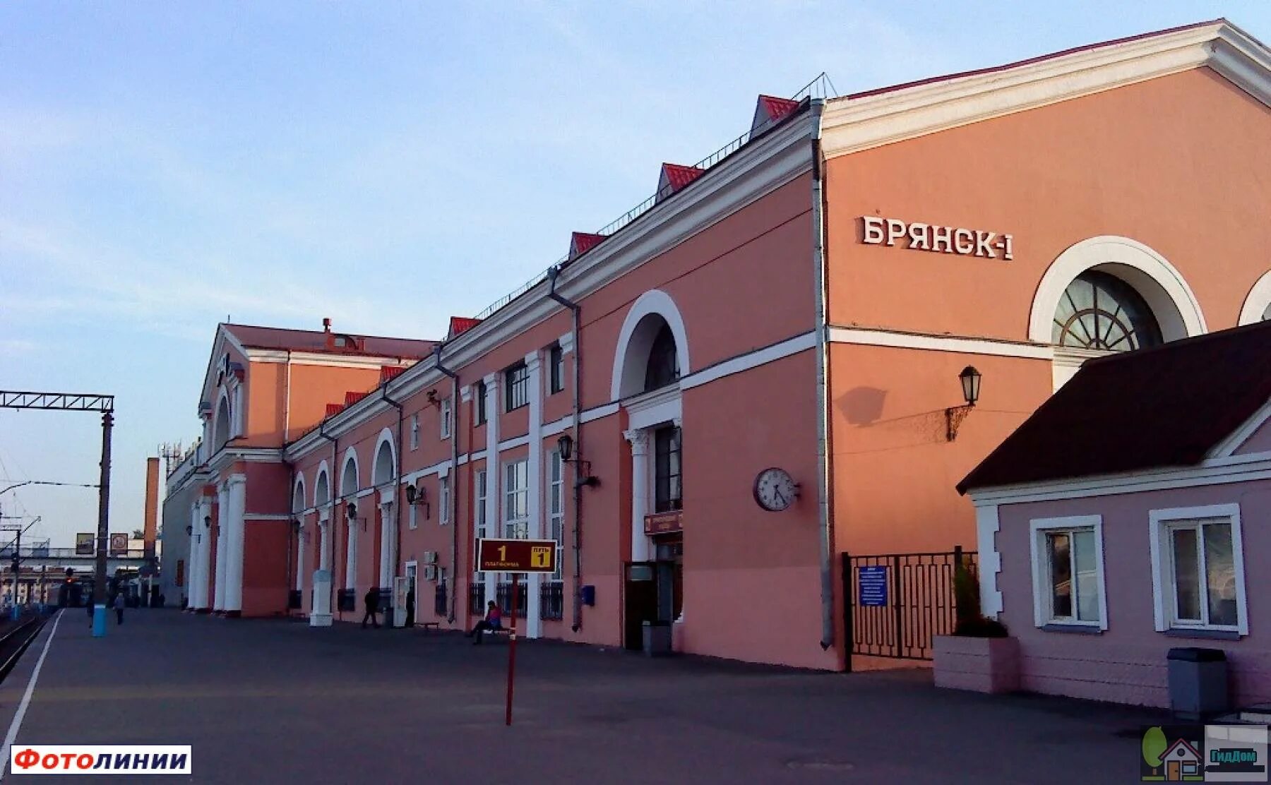 табло на вокзале. брянск орловский платформы. жд вокзал брянск орловский телефон справочная. брянск-орловский вокзал мемориал. жд вокзал брянск орловский.