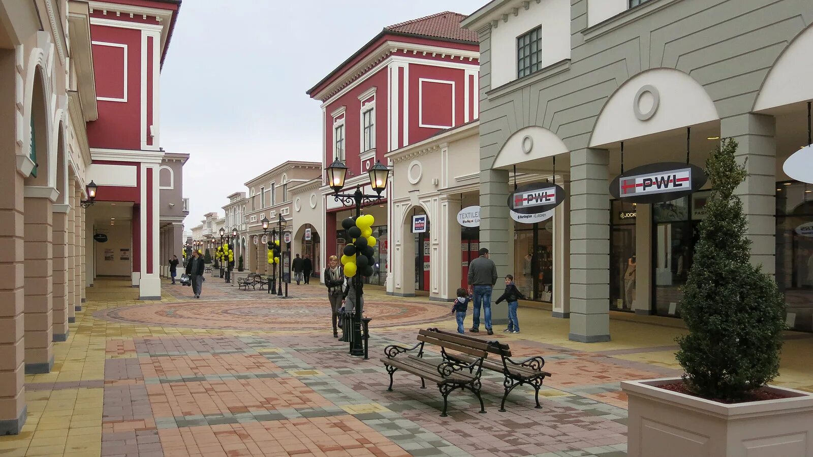 Outlet ru. Инджия Сербия аутлет. Indjija Сербия. Инджия Сербия достопримечательности. Далянь аутлеты.