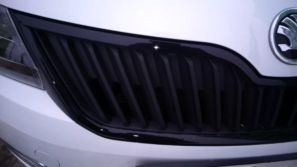 Vag 5ja 853 668. Решетка радиатора шкода рапид 2. Шкода рапид 2 черная решетка радиатора. Решетка шкода рапид 2016. Решетка радиатора шкода рапид 2021 артикул.