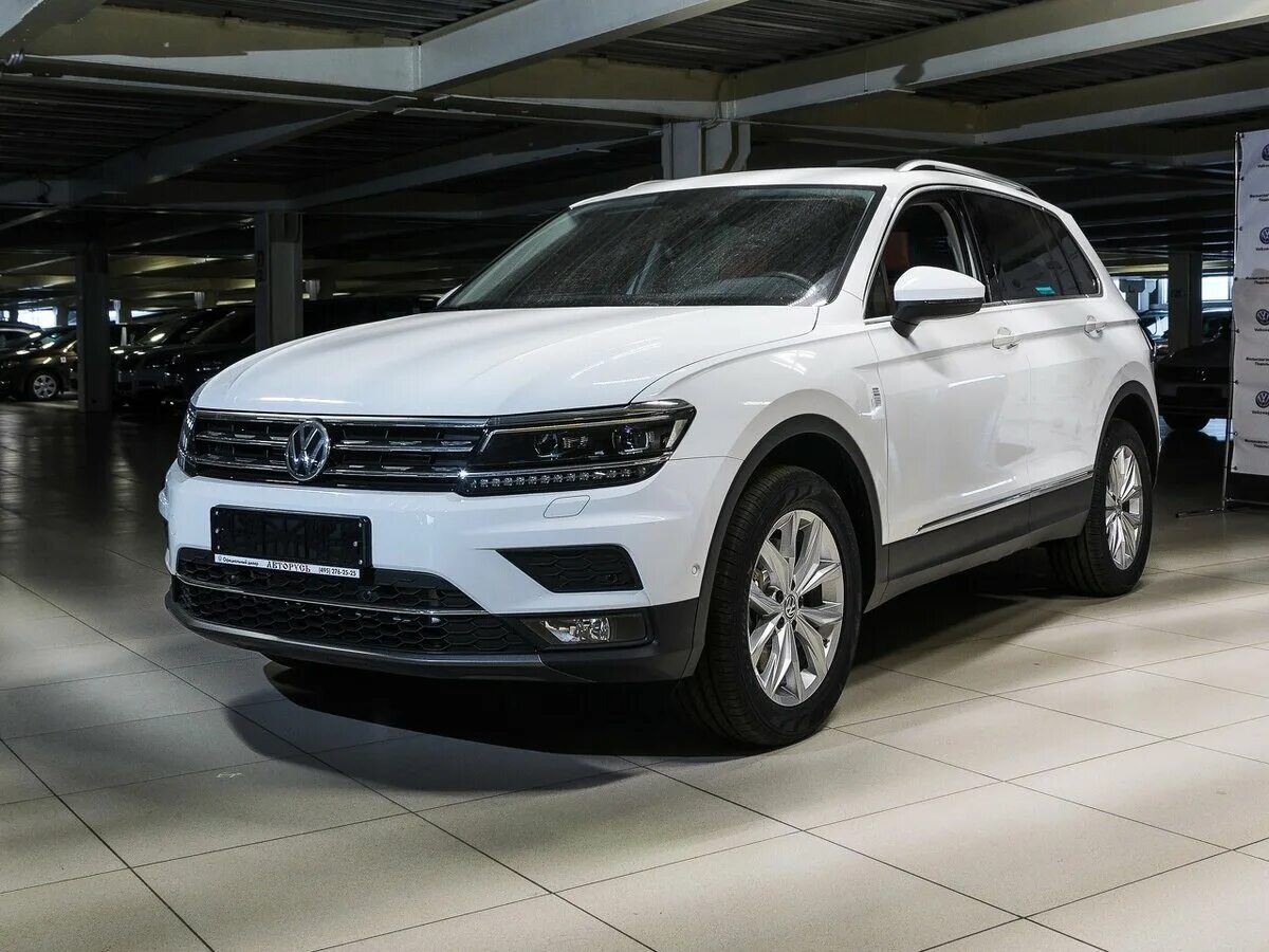 Volkswagen tiguan полный. Volkswagen Тигуан 2017. Фольксваген Тигуан новый. Volkswagen Tiguan 2017 белый. Фольксваген Тигуан 2017 белый.