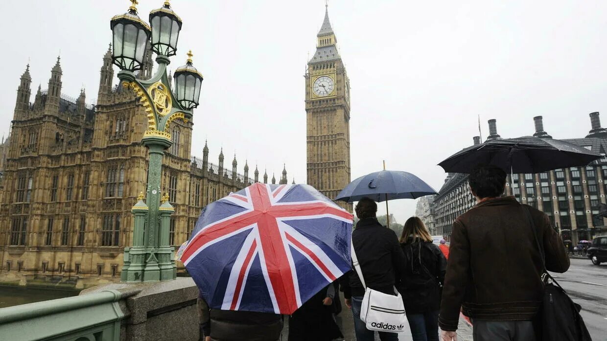 Изоляция англии. Англия ковид. Климат Великобритании. Климат Лондона. Дождь в Великобритании.