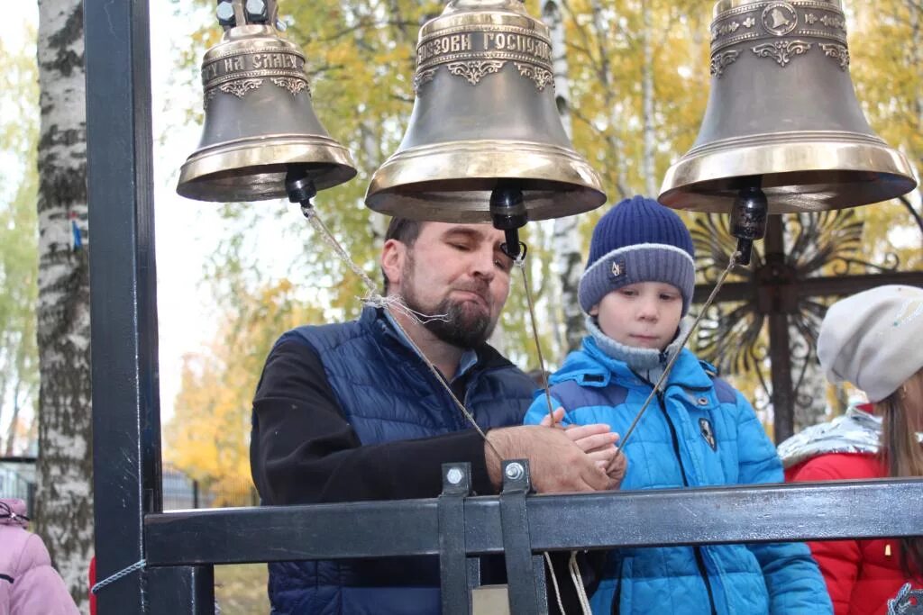 Колокол коломенское. Уроки колокольного звона. Воскресная школа урок колокольного звона. Воскресная школа для детей уроки колокола. Звон для детей.