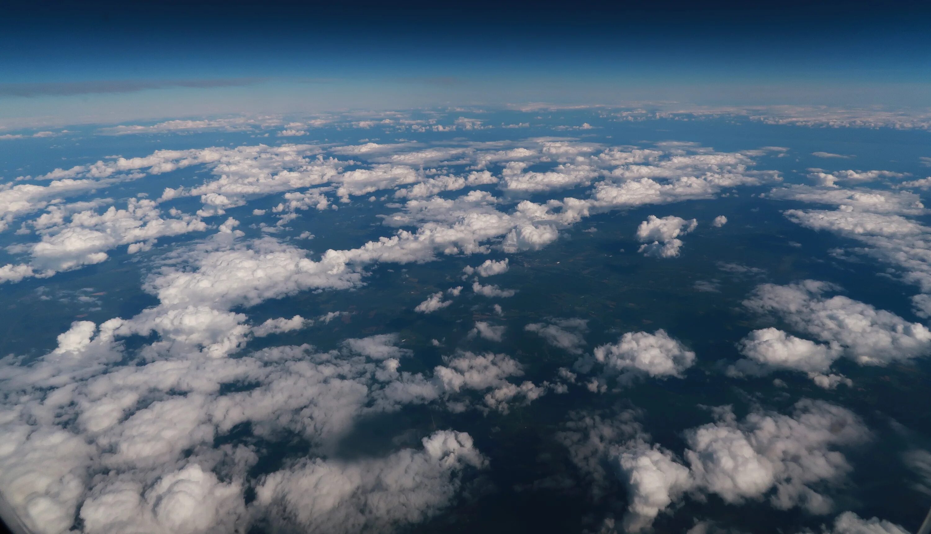 Земля с высоты. Небо с высоты самолета. Вид с самолета на облака. Небо вид из самолета.