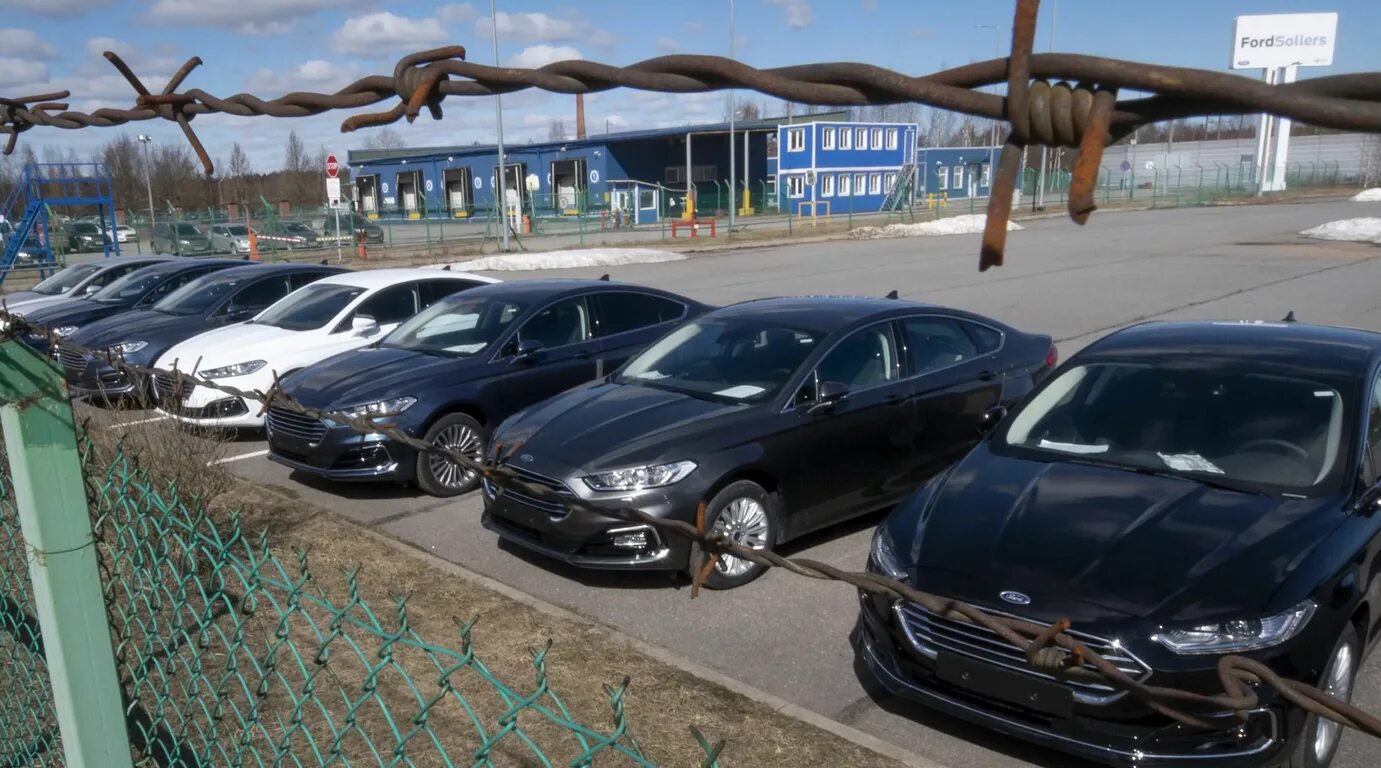 Запретят ввоз автомобилей. Ввоз автомобилей. Конфисковали десять автомобилей. Конфискованные автомобили в России Люкс. Импорт автомобилей в Кыргызстан.