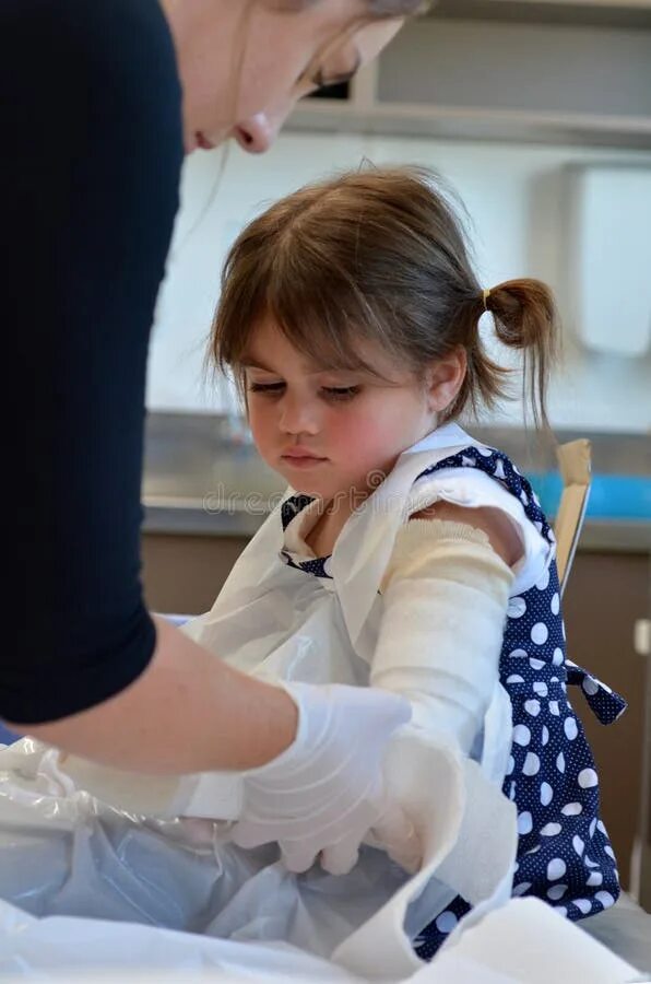 Случайно сломала ребенку