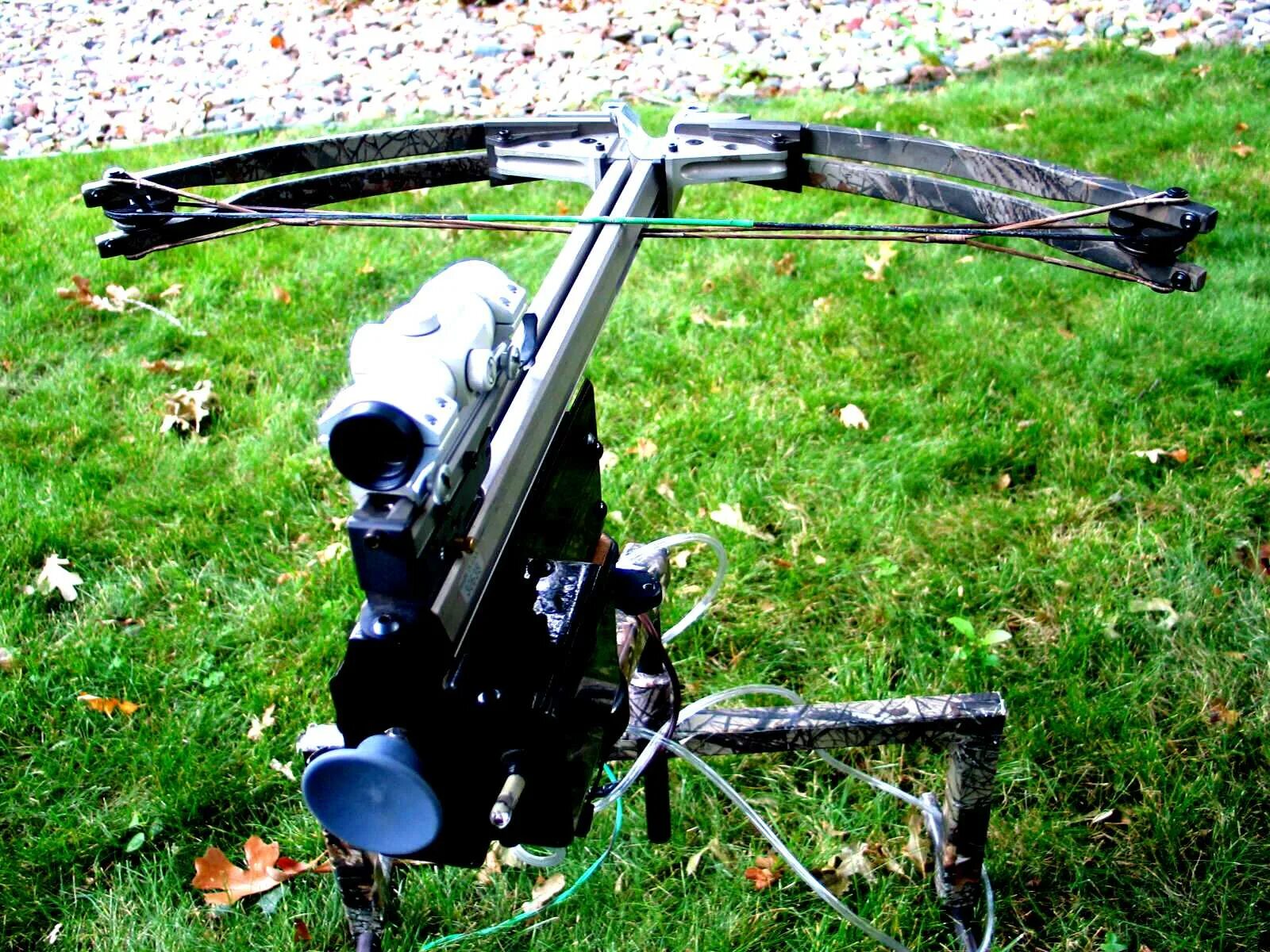 Блочный лук для стрельбы. Стрельба стальным шариком. Рогатка с металлическими шариками. Винтовки hatsan. Револьвер механический браво.