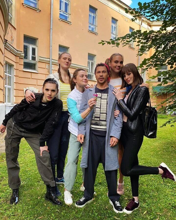 павел деревянко волейбол. мария тухарь. павел деревянко дылды. дылды 2 сезон актеры. деревянко сериал стс.