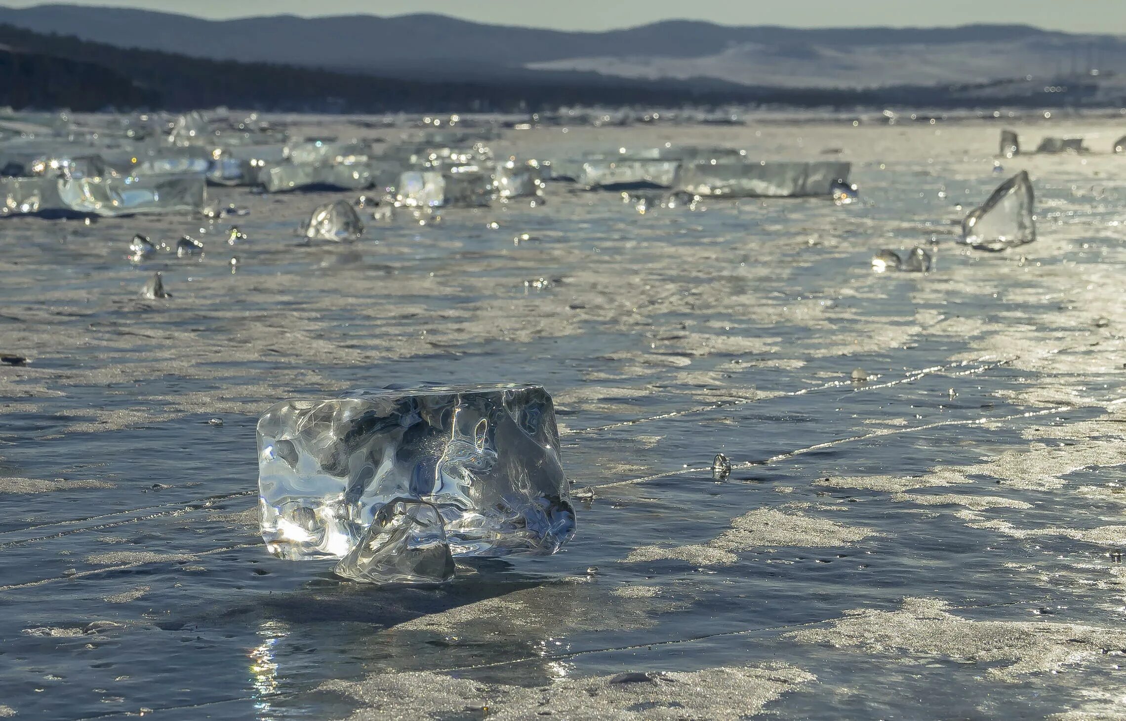 Лед на море. Состояние льда в большом Голоустном сейчас. Волнения моря во льдах. Фото замерзшего Байкала с кристаллами.