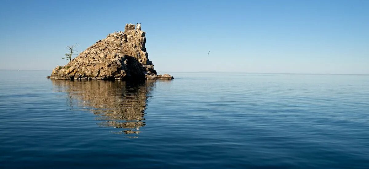 Остров большой камень. Остров Бакланий камень на Байкале. Скала Бакланий камень Байкал. Бухта Песчаная Бакланий камень. Остров Бакланов на Байкале.