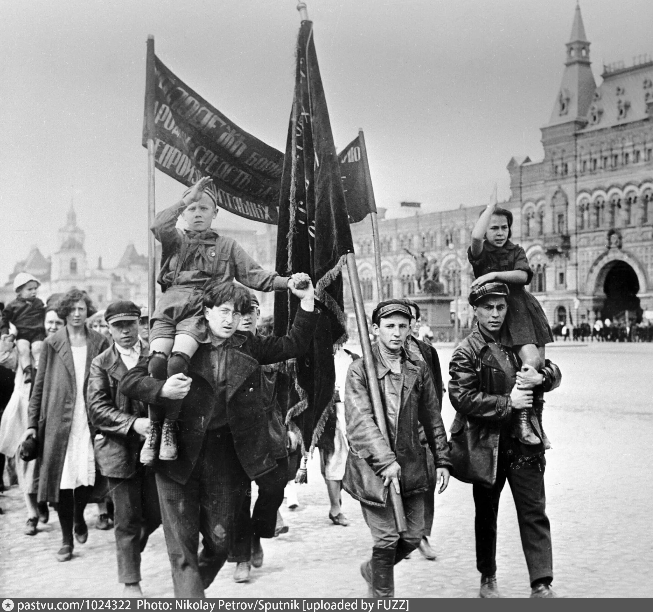 5 января 20 года. Москва красная площадь 1922. Пионеры на красной площади 1922. Красная площадь 1924г. Демонстрации в Москве 1922.