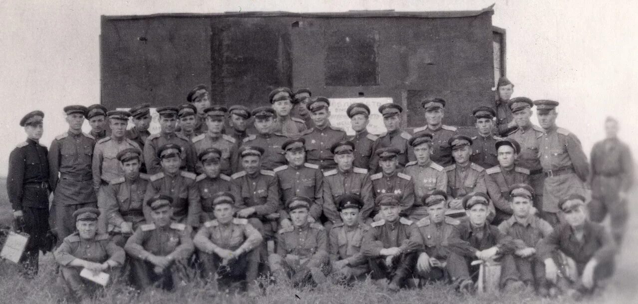 истребительные дивизии. 9 гвардейский истребительный авиаполк. 812 иап сорокин. истребительные дивизии. истребительные дивизии.