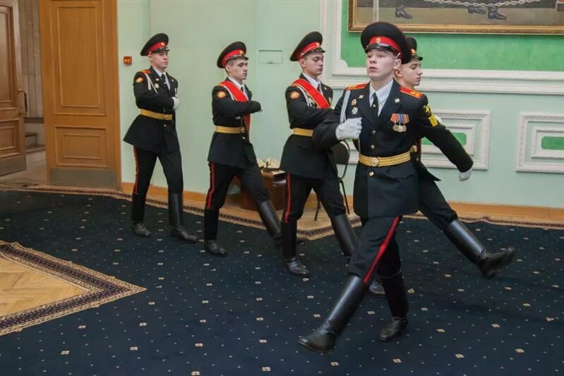 Парадная форма росгвардии. Кадеты национальная гвардия россии. президентский полк кадеты. гвардия на парадной форме. парадная форма российской гвардии.