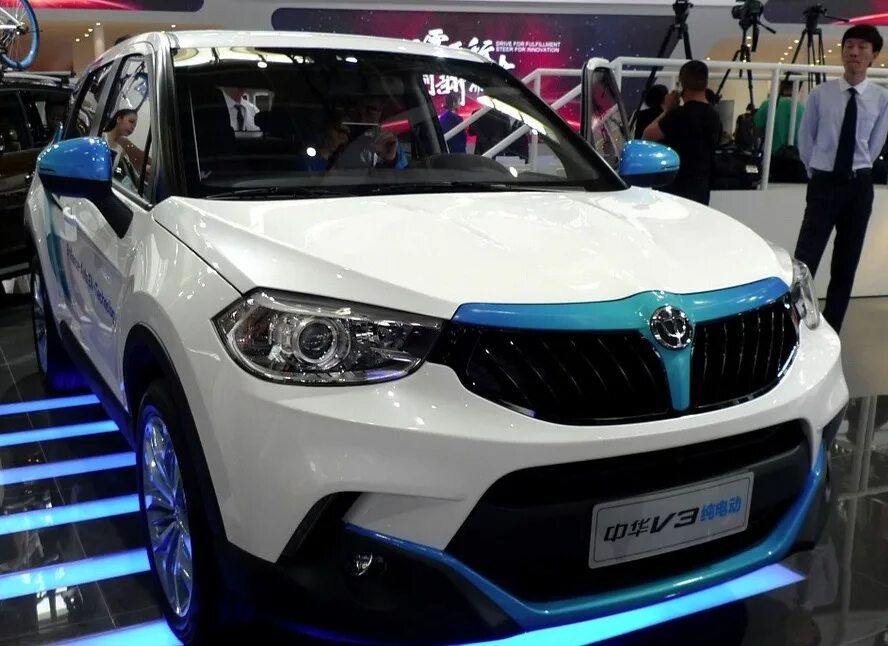 Авто из китая в москве. Китайских электромобиль брилианс. Brilliance v3 оптика. BYD электромобиль кроссовер 2013. Китайские электроавтомобили 2023.