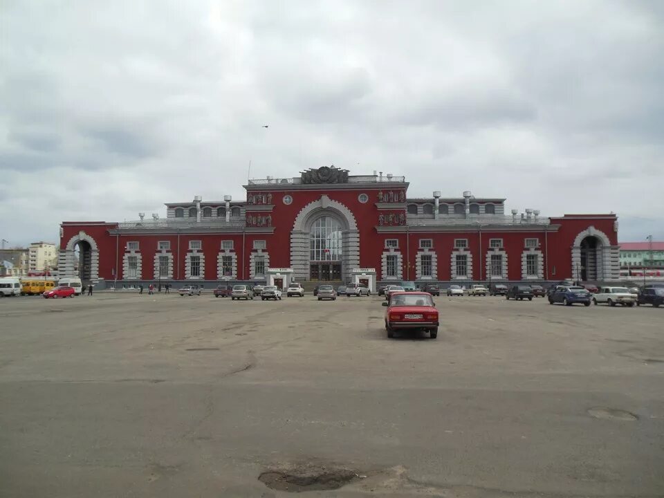 Доехать до жд вокзала курск. Вокзал города Курска. Курск Железнодорожный вокзал в 2023. Железнодорожный вокзал Курск, Курск. Вокзал Курск в 95.