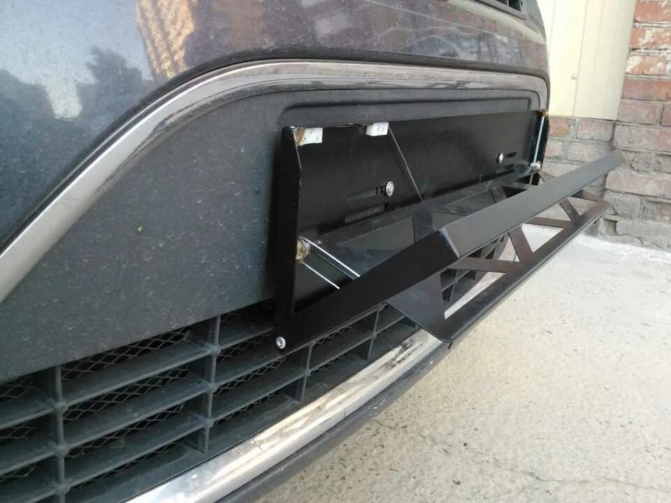 Гос номер перевертыш. Рамка номерного знака перевертыш. Номера перевертыши для автомобиля. Рамки для автономеров откидные. Рамка номерного знака откидывающаяся.