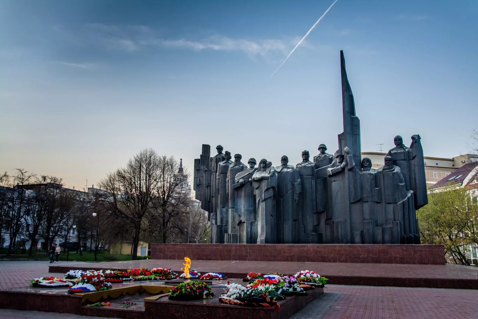 Мемориалы великой отечественной войны в россии. Мемориальный комплекс площадь Победы Воронеж. Памятник на площади Победы Воронеж. Мемориал Победы Воронеж.