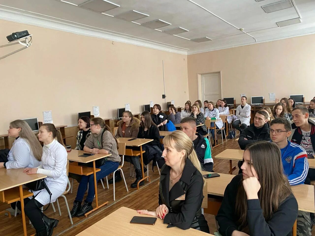Кгбуз канская межрайонная больница. Медицинский колледж. Районная поликлиника дербент. Канский медицинский техникум. Канский медицинский техникум абитуриенту.