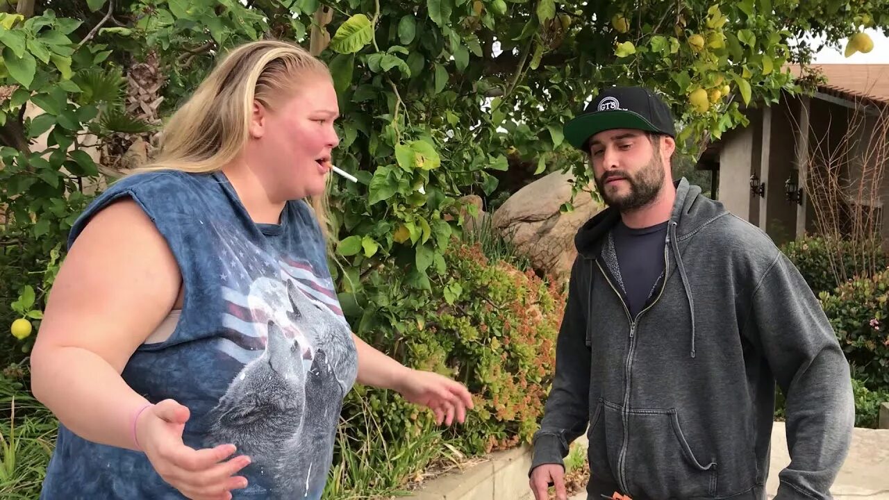 Трейлер парк сша. Трейлерный городок в сша. Деревенщина в колготках. White trash девушки. White trash девушки.