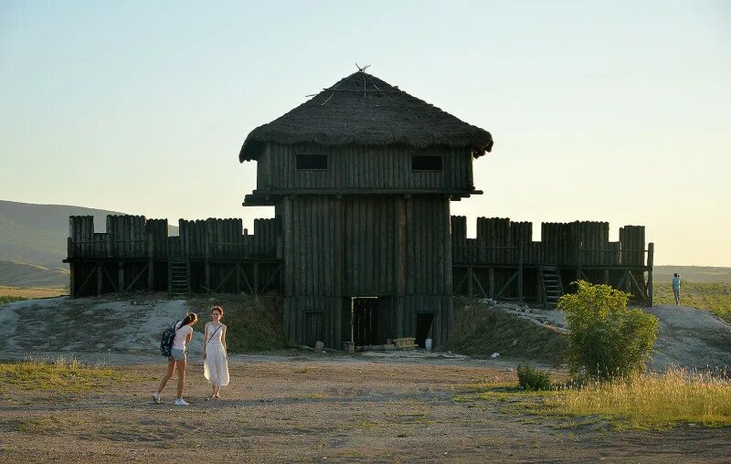 Темир хотин где снимали. Где снимали сердце пармы. Фильм викинг крым. Крепость из кино викинг. Иные где снимали.
