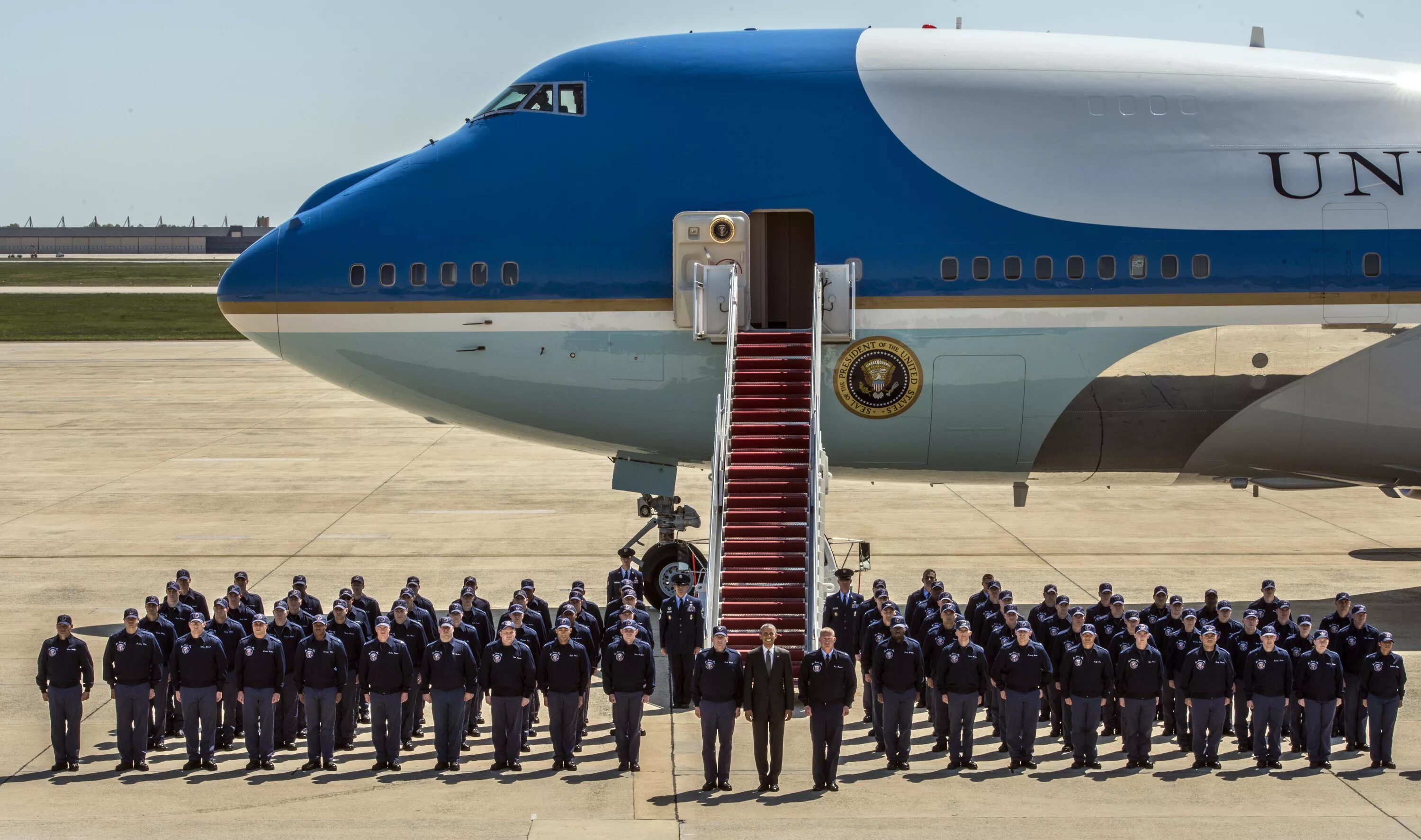Президентский Боинг 747. Боинг 747 президента США. Самолет Боинг 747 президента США. Борт 1 США.