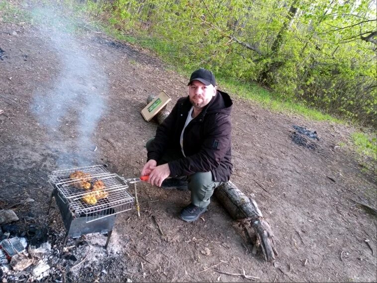 Отдых на природе. Шашлыки. Выходные на природе. Природа шашлыки на природе.