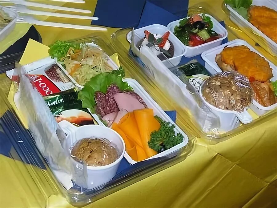 наборы питания в поезде. купе 2э питание. набор питания в поезде ржд. обед в самолете. еда в поезд.