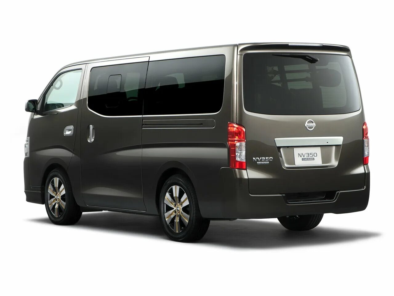 Купить ниссан минивэн. Nissan nv350 Caravan. Nissan Caravan 5 nv350. Nissan nv350 Caravan 2012. Минивэны Ниссан NV 350.