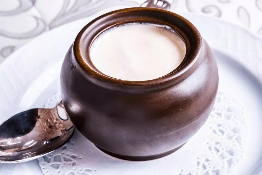 Мацун армянский. Мацони армянский. мацони грузинский. мацони кисломолочные напитки. кисломолочный мацун армянский.