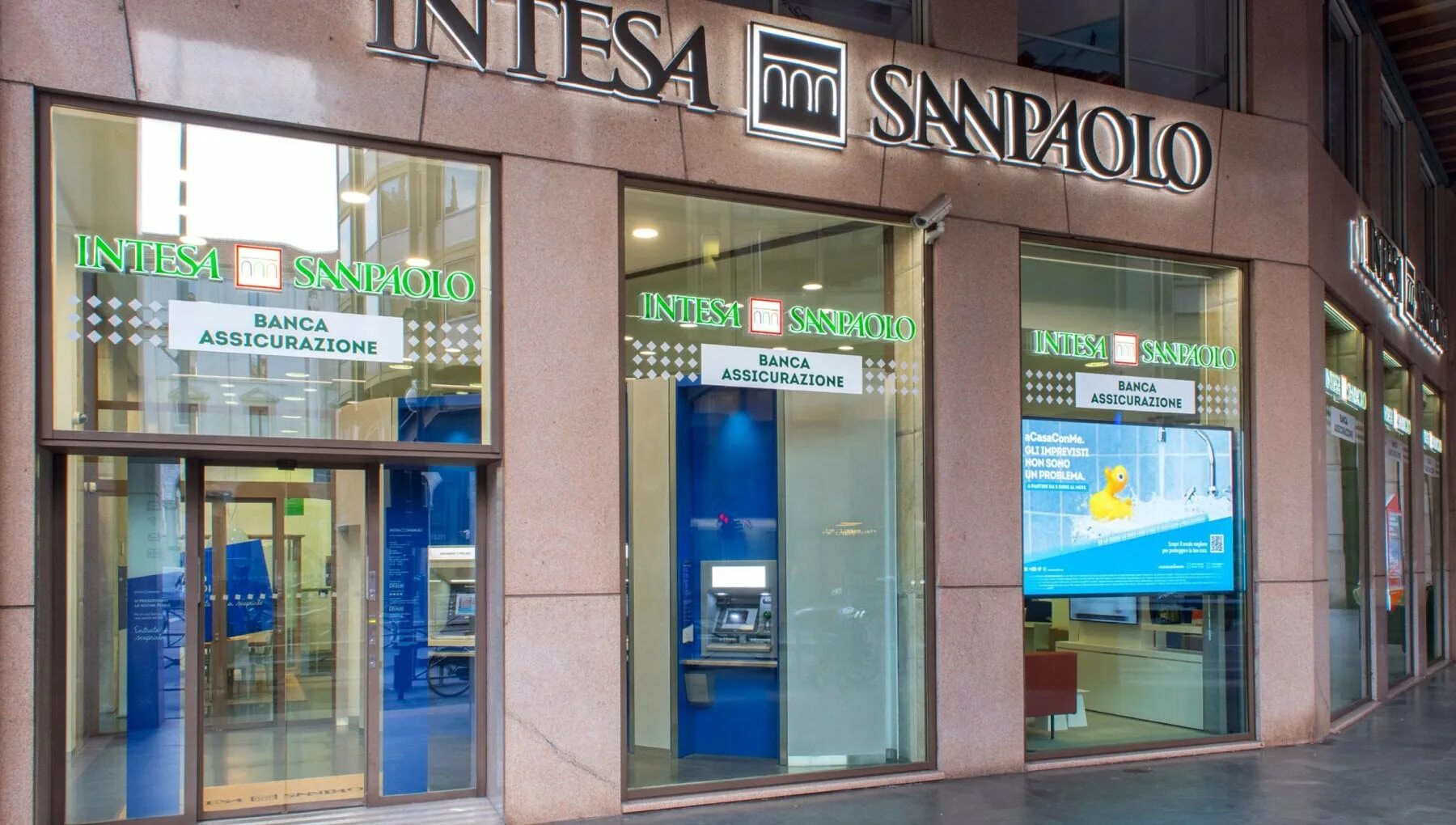 Banca intesa. Интеза Санпаоло. Интеза в Италии. Intesa Bank Italy. Банк Интеза Санпаоло Краснодар.