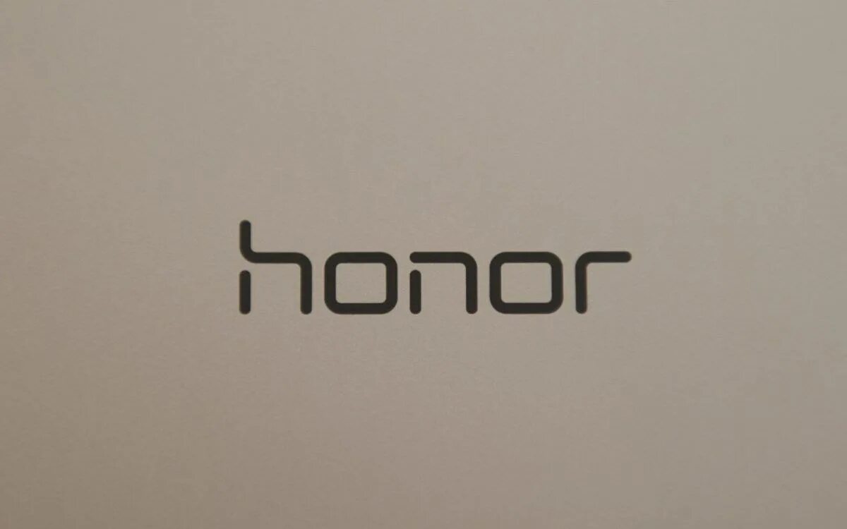 Хонор стал черно белым. Логотип хонор. Honor надпись. Ноутбук хонор логотип. Обои на рабочий стол хонор.