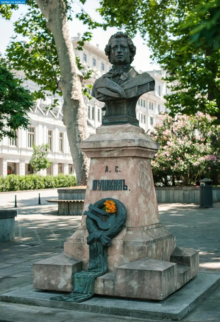 Пушкин тбилиси. Памятник пушкину в тбилиси. памятник пушкину (тбилиси) памятники тбилиси. бюст пушкина в тбилиси. памятник бюст в тбилиси пушкину.