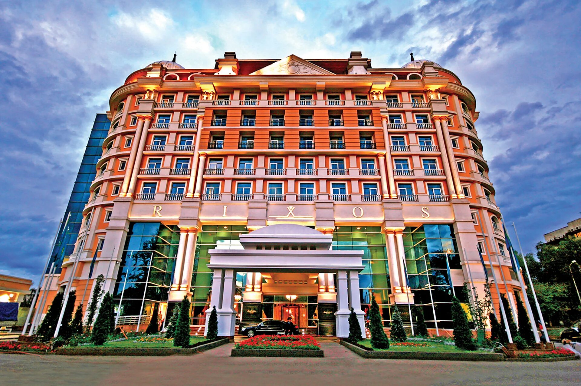 Almaty hotel. Гостиница Риксос Алматы. Гостиница Rixos в Алматы. Rixos Almaty Алматы. Отель Риксос Москва.