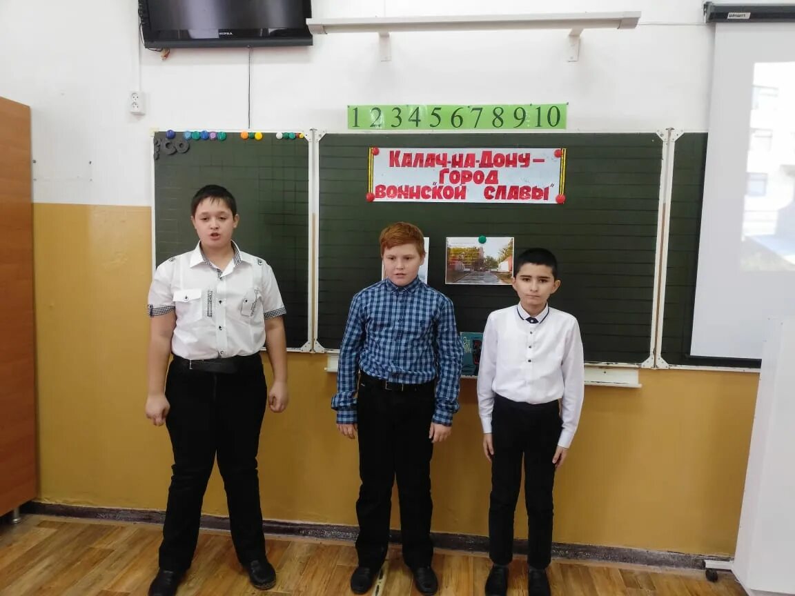 Калачеевская гимназия 1. Школа 1 калач на дону. Школа 1 калач на дону. Калачеевская школа 6 церковь. Школа 3 калач на дону.