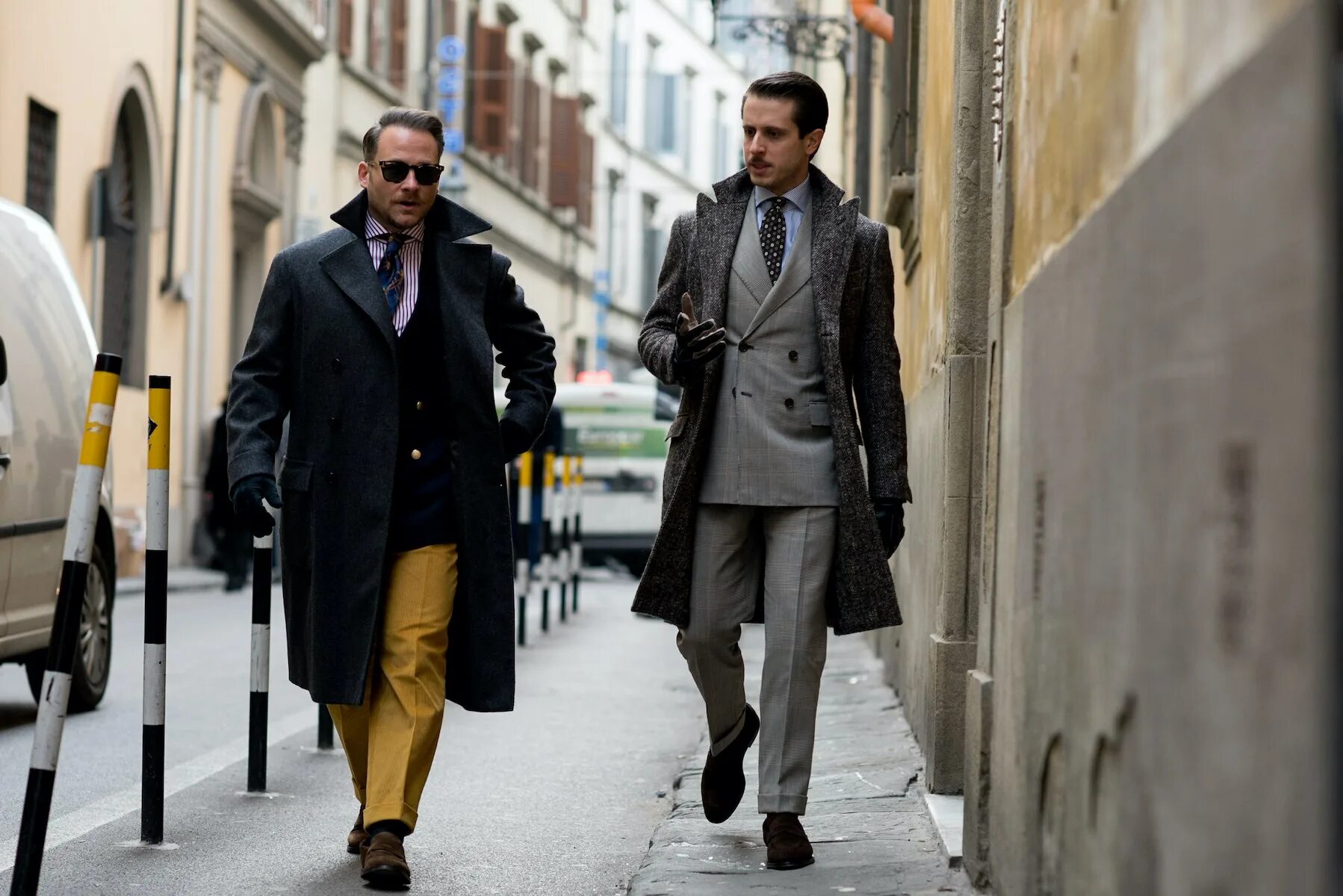 21.12 2021 мужское. Итальянская мода для мужчин. Итальянский стиль мужской одежды. Уличный стиль одежды мужской 2021. Мужские образы с пальто.