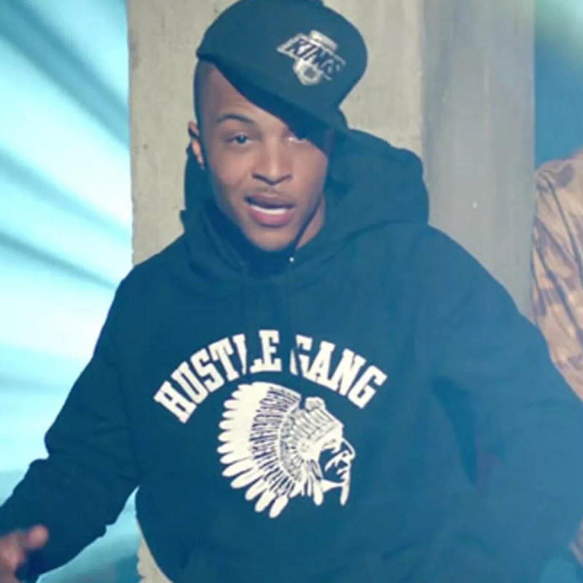 (hustle gang over errrrythang) (2016) обложка. Hustle перевод. Come to those перевод. Side hustle meaning. Толстовка женская с капюшоном hustle.