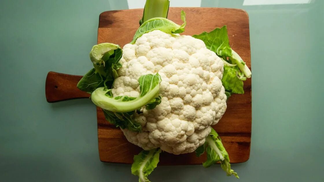 Cauliflower. Соцветия цветной капусты. Цветная капуста 1 вилок. Капуста цветная капуста. Лимон с капустой для похудения.