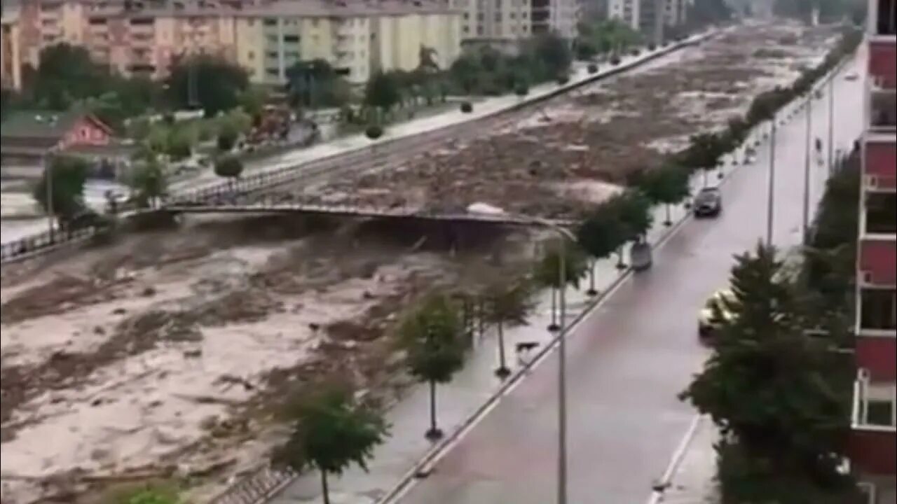 Кумлуджа турция. Анталья наводнение. Наводнение в анталии. Ливень в анталии. Анталия потоп сегодня.